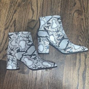 NWOT Snakeskin Booties